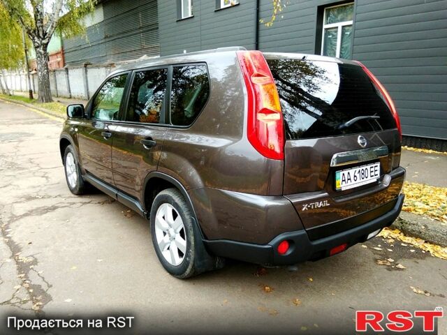 Коричневый Ниссан ИксТрейл, объемом двигателя 2 л и пробегом 211 тыс. км за 8800 $, фото 3 на Automoto.ua