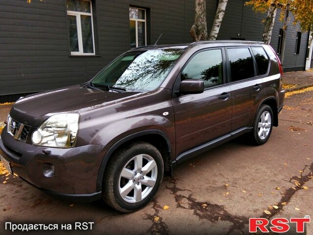 Коричневый Ниссан ИксТрейл, объемом двигателя 2 л и пробегом 211 тыс. км за 8800 $, фото 2 на Automoto.ua