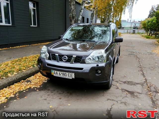 Коричневый Ниссан ИксТрейл, объемом двигателя 2 л и пробегом 211 тыс. км за 8800 $, фото 1 на Automoto.ua