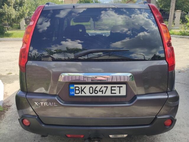 Коричневый Ниссан ИксТрейл, объемом двигателя 2 л и пробегом 238 тыс. км за 9300 $, фото 7 на Automoto.ua