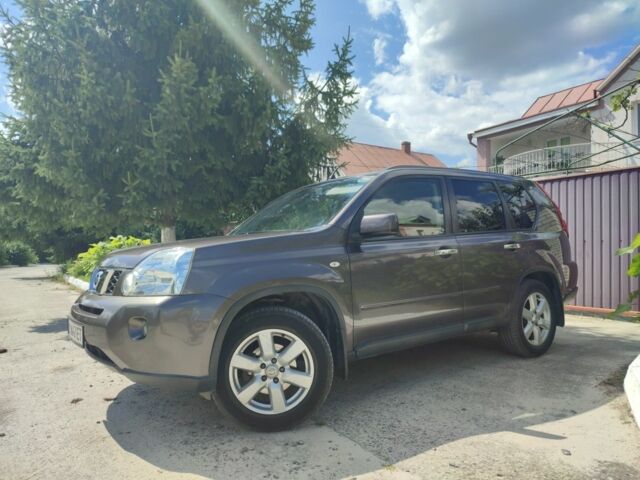 Коричневый Ниссан ИксТрейл, объемом двигателя 2 л и пробегом 238 тыс. км за 9300 $, фото 1 на Automoto.ua