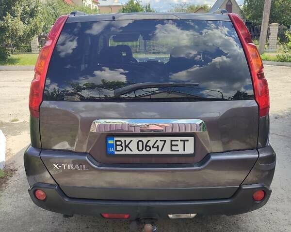 Коричневый Ниссан ИксТрейл, объемом двигателя 2 л и пробегом 238 тыс. км за 9450 $, фото 6 на Automoto.ua