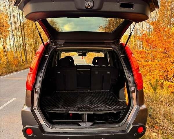 Коричневый Ниссан ИксТрейл, объемом двигателя 2 л и пробегом 263 тыс. км за 10200 $, фото 9 на Automoto.ua