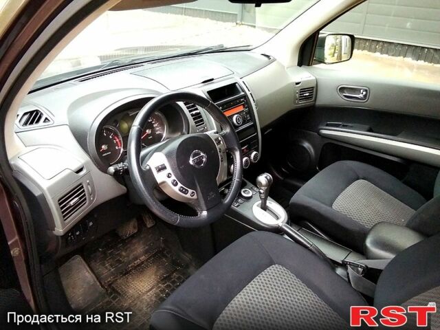 Коричневый Ниссан ИксТрейл, объемом двигателя 2 л и пробегом 211 тыс. км за 8800 $, фото 6 на Automoto.ua