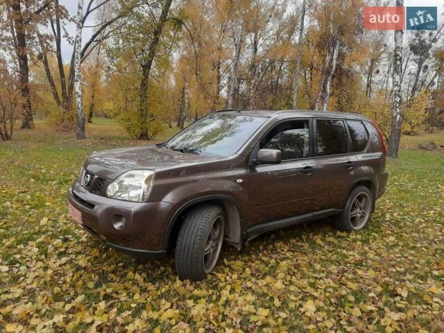 Коричневый Ниссан ИксТрейл, объемом двигателя 2 л и пробегом 246 тыс. км за 8999 $, фото 2 на Automoto.ua
