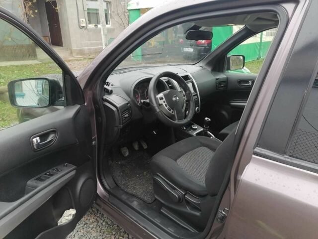 Коричневый Ниссан ИксТрейл, объемом двигателя 2 л и пробегом 277 тыс. км за 8799 $, фото 1 на Automoto.ua