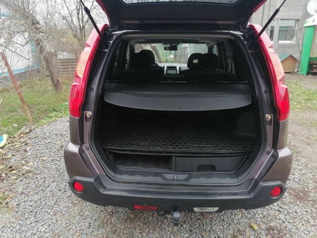 Коричневый Ниссан ИксТрейл, объемом двигателя 2 л и пробегом 277 тыс. км за 8799 $, фото 2 на Automoto.ua