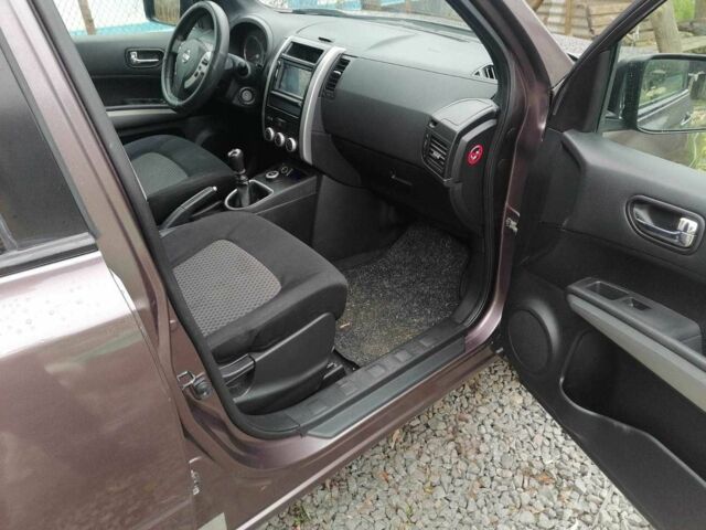 Коричневый Ниссан ИксТрейл, объемом двигателя 2 л и пробегом 277 тыс. км за 8799 $, фото 3 на Automoto.ua