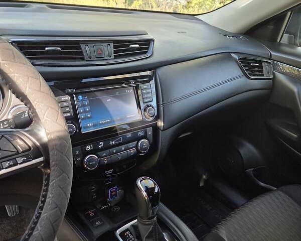 Коричневый Ниссан ИксТрейл, объемом двигателя 2 л и пробегом 52 тыс. км за 18799 $, фото 3 на Automoto.ua