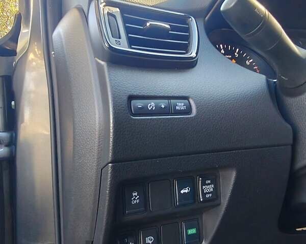 Коричневый Ниссан ИксТрейл, объемом двигателя 2 л и пробегом 33 тыс. км за 16950 $, фото 1 на Automoto.ua