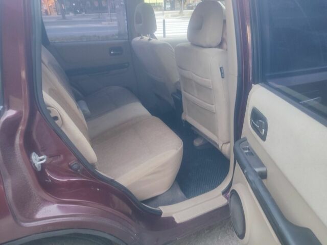 Красный Ниссан ИксТрейл, объемом двигателя 2 л и пробегом 342 тыс. км за 3999 $, фото 5 на Automoto.ua