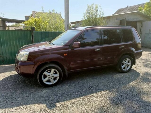 Красный Ниссан ИксТрейл, объемом двигателя 2.2 л и пробегом 400 тыс. км за 4700 $, фото 7 на Automoto.ua