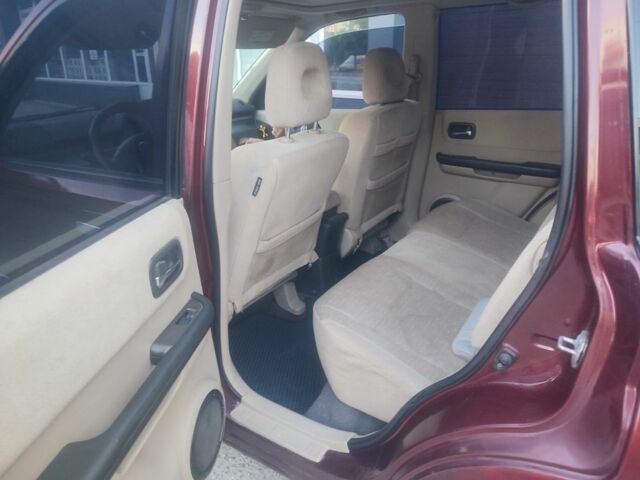 Красный Ниссан ИксТрейл, объемом двигателя 2 л и пробегом 342 тыс. км за 3999 $, фото 4 на Automoto.ua