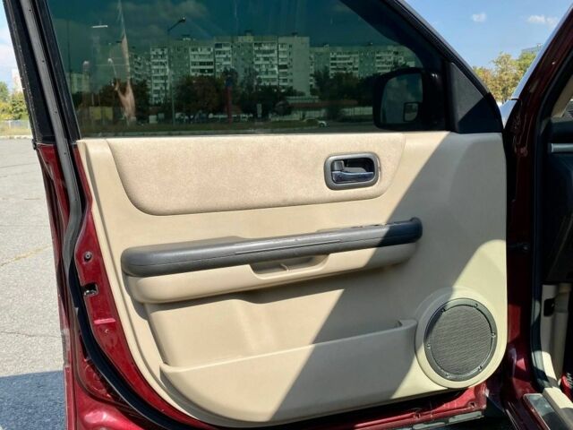 Красный Ниссан ИксТрейл, объемом двигателя 2.2 л и пробегом 337 тыс. км за 3599 $, фото 16 на Automoto.ua