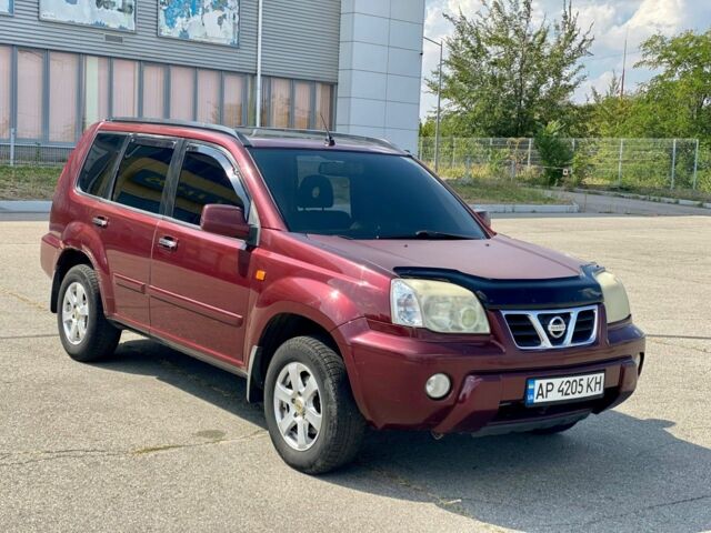 Красный Ниссан ИксТрейл, объемом двигателя 2.2 л и пробегом 337 тыс. км за 3599 $, фото 2 на Automoto.ua