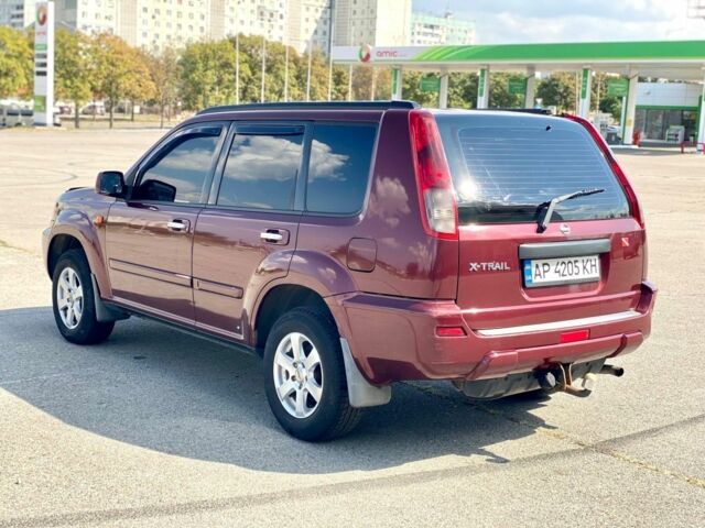 Красный Ниссан ИксТрейл, объемом двигателя 2.2 л и пробегом 337 тыс. км за 3599 $, фото 5 на Automoto.ua