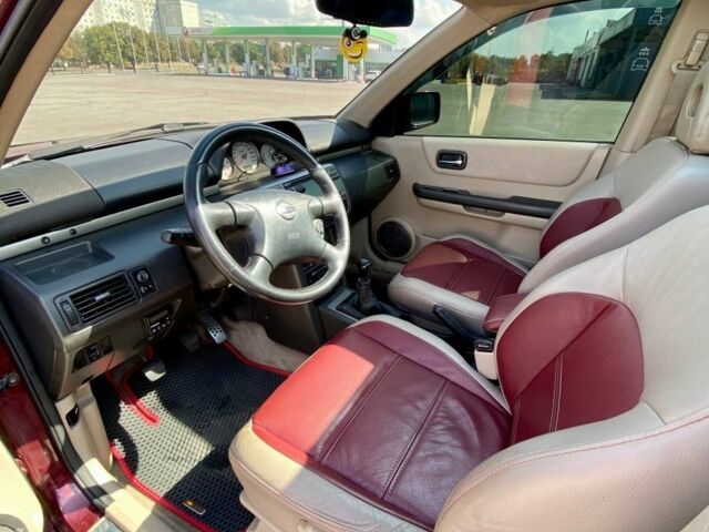 Красный Ниссан ИксТрейл, объемом двигателя 2.2 л и пробегом 337 тыс. км за 3599 $, фото 11 на Automoto.ua