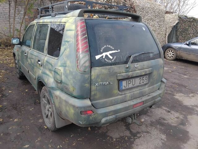 Красный Ниссан ИксТрейл, объемом двигателя 2.2 л и пробегом 450 тыс. км за 1430 $, фото 6 на Automoto.ua