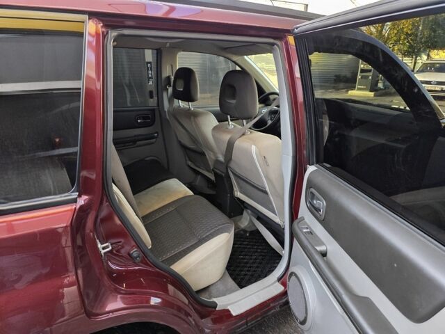 Червоний Ніссан ІксТрейл, об'ємом двигуна 2 л та пробігом 250 тис. км за 4499 $, фото 7 на Automoto.ua