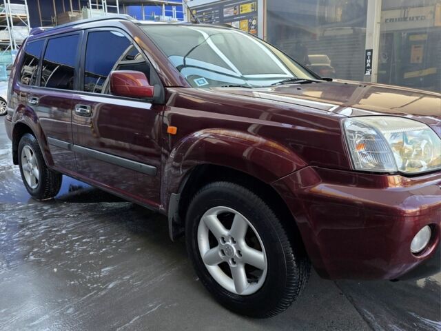 Червоний Ніссан ІксТрейл, об'ємом двигуна 2 л та пробігом 250 тис. км за 4499 $, фото 2 на Automoto.ua