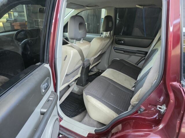 Червоний Ніссан ІксТрейл, об'ємом двигуна 2 л та пробігом 250 тис. км за 4499 $, фото 5 на Automoto.ua