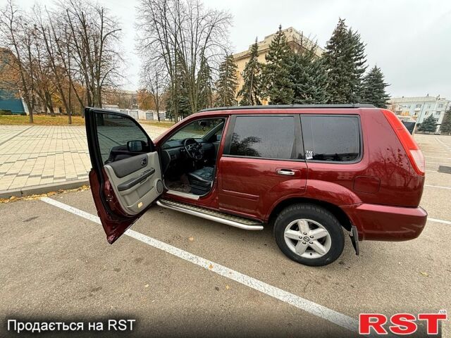 Красный Ниссан ИксТрейл, объемом двигателя 2.5 л и пробегом 270 тыс. км за 5600 $, фото 3 на Automoto.ua