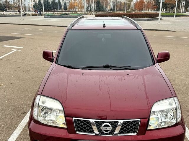 Красный Ниссан ИксТрейл, объемом двигателя 2.5 л и пробегом 270 тыс. км за 5600 $, фото 10 на Automoto.ua