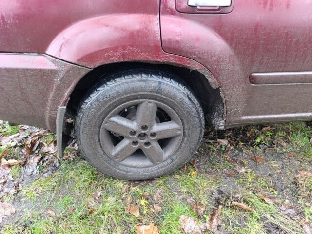 Красный Ниссан ИксТрейл, объемом двигателя 2.2 л и пробегом 400 тыс. км за 3500 $, фото 4 на Automoto.ua