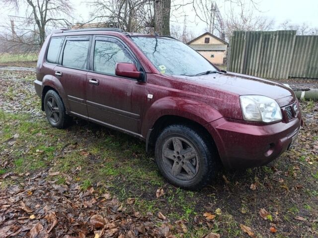 Красный Ниссан ИксТрейл, объемом двигателя 2.2 л и пробегом 400 тыс. км за 3500 $, фото 5 на Automoto.ua