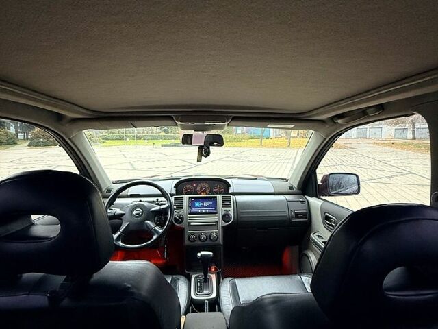 Красный Ниссан ИксТрейл, объемом двигателя 2.5 л и пробегом 270 тыс. км за 5600 $, фото 5 на Automoto.ua