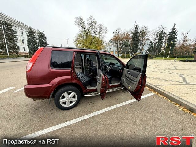 Красный Ниссан ИксТрейл, объемом двигателя 2.5 л и пробегом 270 тыс. км за 5600 $, фото 2 на Automoto.ua