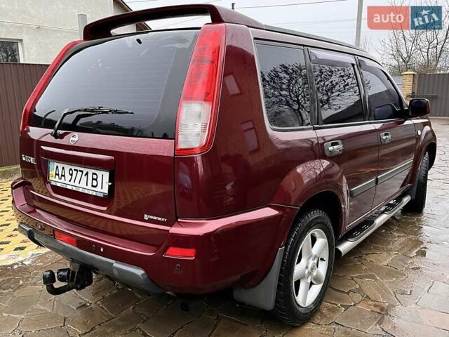 Красный Ниссан ИксТрейл, объемом двигателя 2 л и пробегом 227 тыс. км за 7250 $, фото 5 на Automoto.ua