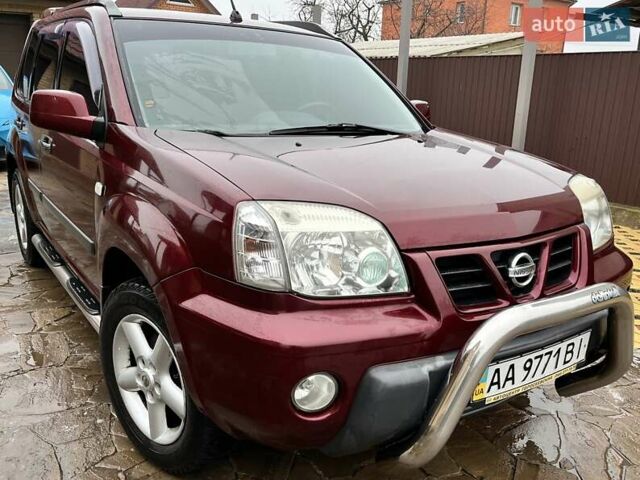 Красный Ниссан ИксТрейл, объемом двигателя 2 л и пробегом 227 тыс. км за 7250 $, фото 1 на Automoto.ua