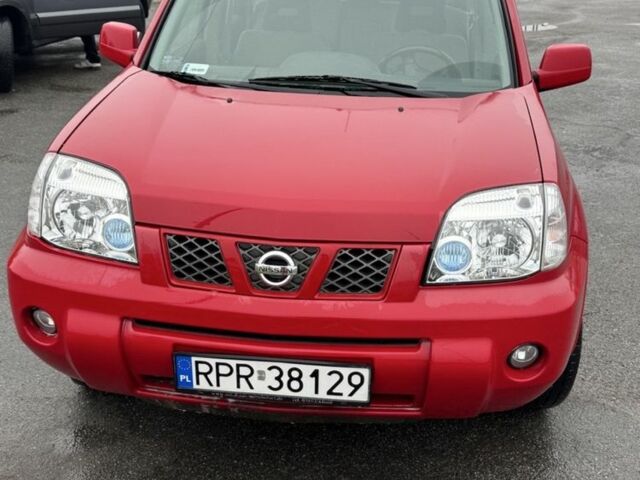 Красный Ниссан ИксТрейл, объемом двигателя 2.2 л и пробегом 273 тыс. км за 2850 $, фото 2 на Automoto.ua