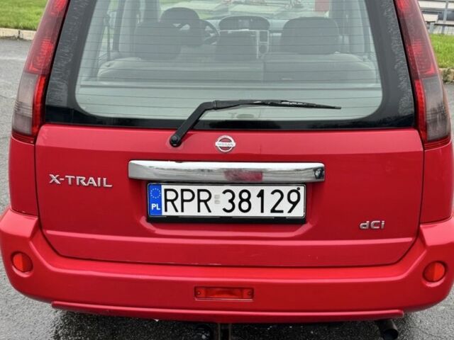 Красный Ниссан ИксТрейл, объемом двигателя 2.2 л и пробегом 273 тыс. км за 2850 $, фото 3 на Automoto.ua