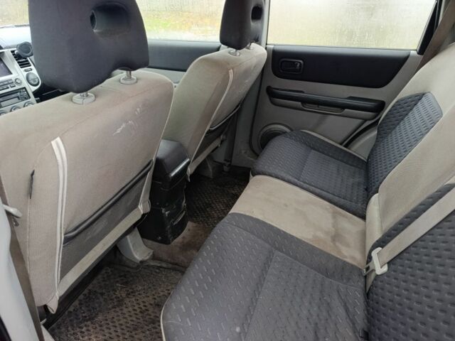 Красный Ниссан ИксТрейл, объемом двигателя 2.2 л и пробегом 400 тыс. км за 3500 $, фото 10 на Automoto.ua