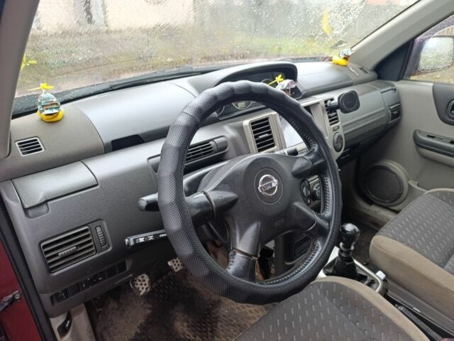 Красный Ниссан ИксТрейл, объемом двигателя 2.2 л и пробегом 400 тыс. км за 3500 $, фото 6 на Automoto.ua