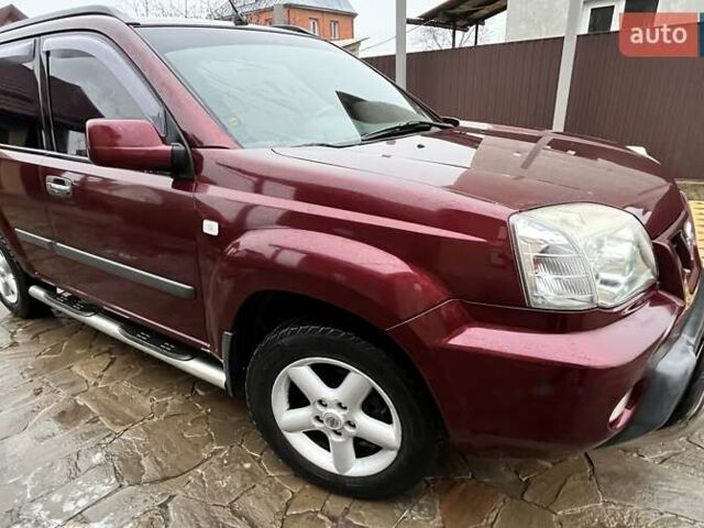 Красный Ниссан ИксТрейл, объемом двигателя 2 л и пробегом 227 тыс. км за 7250 $, фото 3 на Automoto.ua