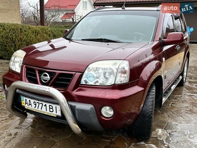 Красный Ниссан ИксТрейл, объемом двигателя 2 л и пробегом 227 тыс. км за 7250 $, фото 2 на Automoto.ua