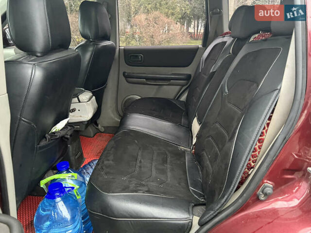 Красный Ниссан ИксТрейл, объемом двигателя 2.49 л и пробегом 298 тыс. км за 5999 $, фото 10 на Automoto.ua