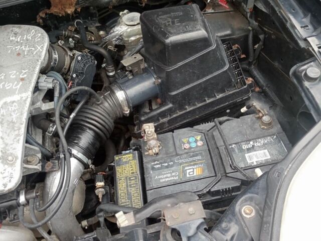 Красный Ниссан ИксТрейл, объемом двигателя 2.2 л и пробегом 335 тыс. км за 5008 $, фото 6 на Automoto.ua