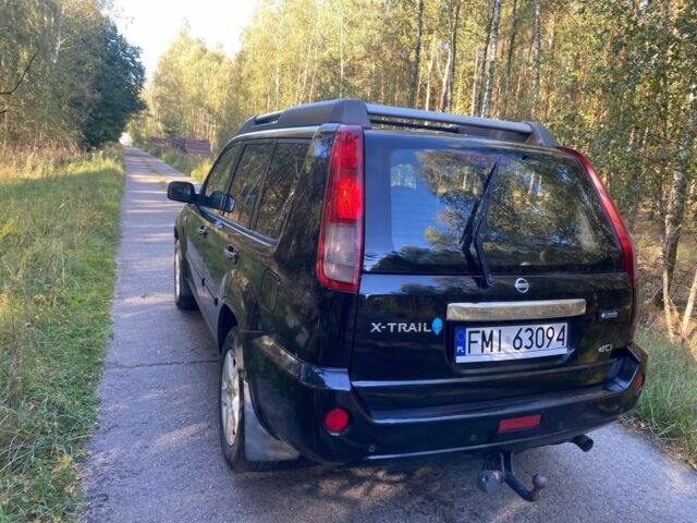 Красный Ниссан ИксТрейл, объемом двигателя 2.2 л и пробегом 335 тыс. км за 5008 $, фото 2 на Automoto.ua