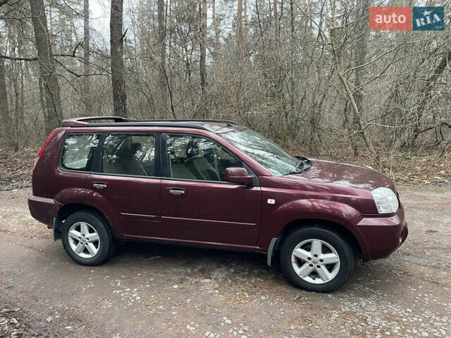 Красный Ниссан ИксТрейл, объемом двигателя 2.2 л и пробегом 160 тыс. км за 5000 $, фото 3 на Automoto.ua