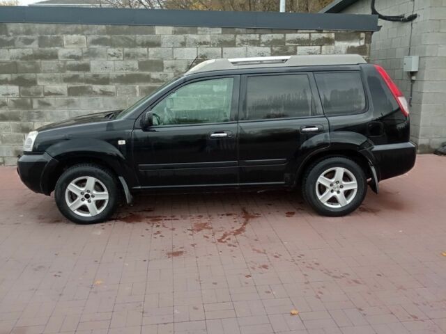 Красный Ниссан ИксТрейл, объемом двигателя 2.2 л и пробегом 335 тыс. км за 5008 $, фото 11 на Automoto.ua