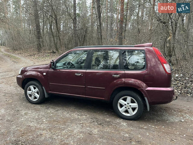 Красный Ниссан ИксТрейл, объемом двигателя 2.2 л и пробегом 160 тыс. км за 5000 $, фото 4 на Automoto.ua