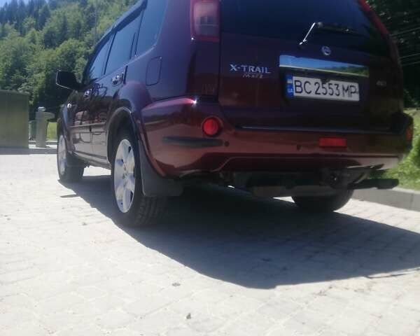 Красный Ниссан ИксТрейл, объемом двигателя 2.18 л и пробегом 320 тыс. км за 7200 $, фото 5 на Automoto.ua