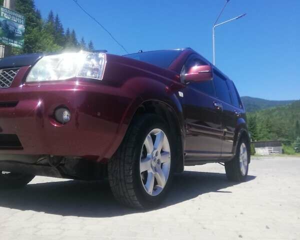 Красный Ниссан ИксТрейл, объемом двигателя 2.18 л и пробегом 320 тыс. км за 7200 $, фото 2 на Automoto.ua