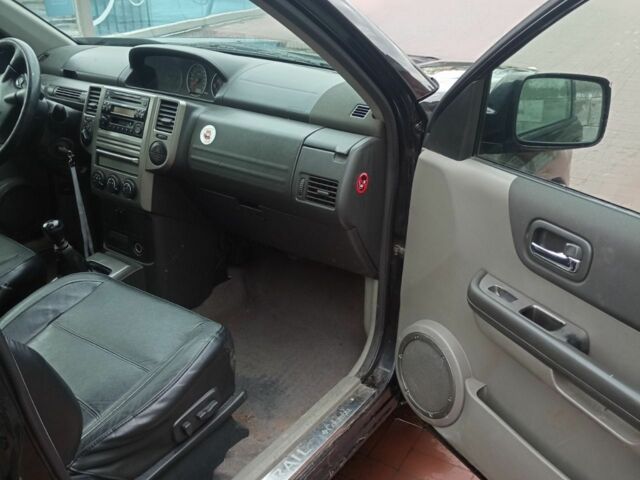 Красный Ниссан ИксТрейл, объемом двигателя 2.2 л и пробегом 335 тыс. км за 5008 $, фото 10 на Automoto.ua