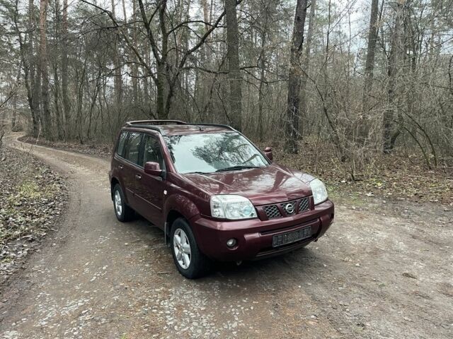 Красный Ниссан ИксТрейл, объемом двигателя 2.2 л и пробегом 160 тыс. км за 5000 $, фото 2 на Automoto.ua
