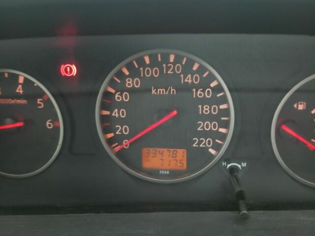 Красный Ниссан ИксТрейл, объемом двигателя 2.2 л и пробегом 335 тыс. км за 5008 $, фото 5 на Automoto.ua